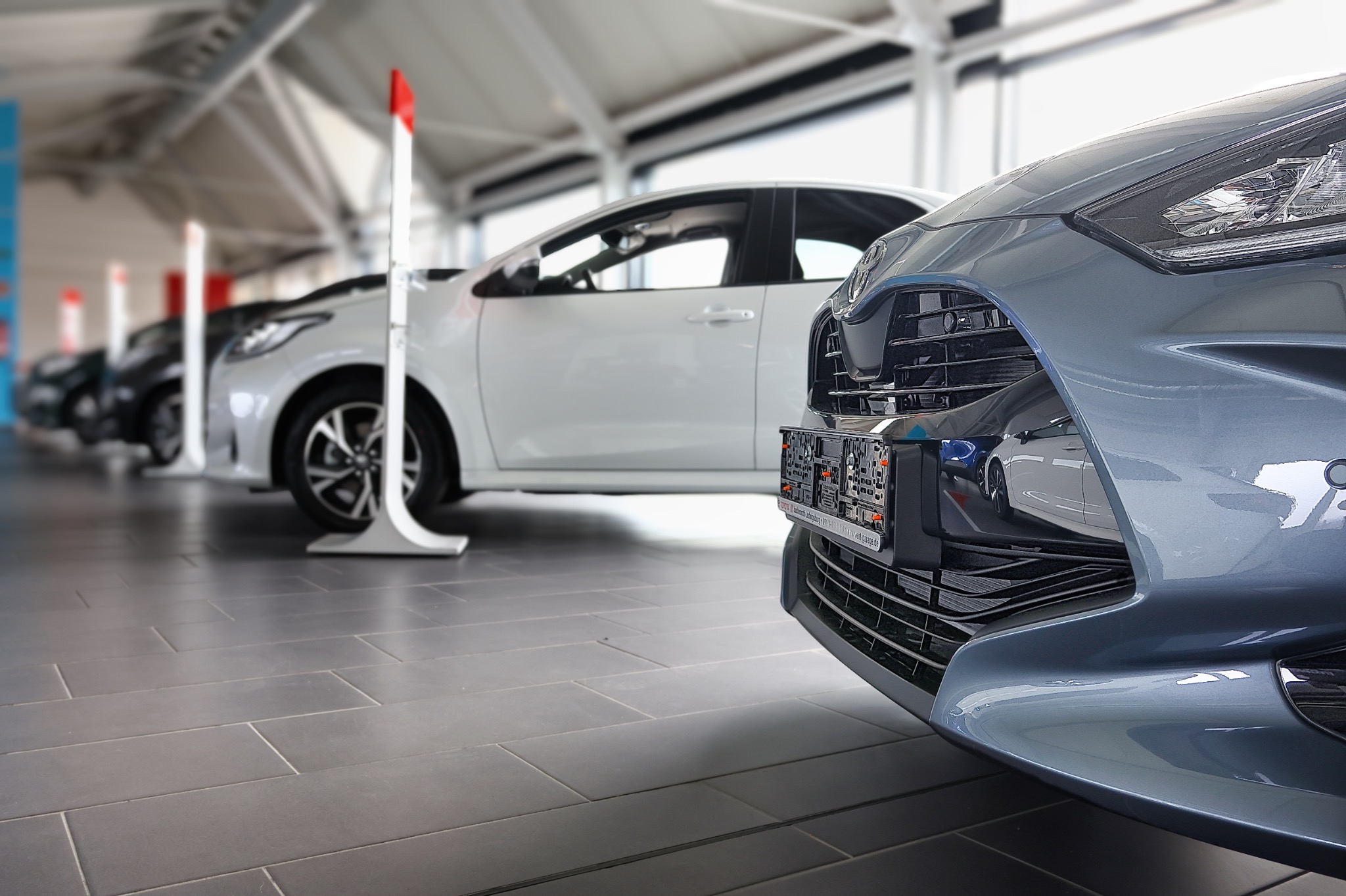 Professionell fotografierter Verkaufsraum im Autohaus Buchenroth in Ludwigsburg