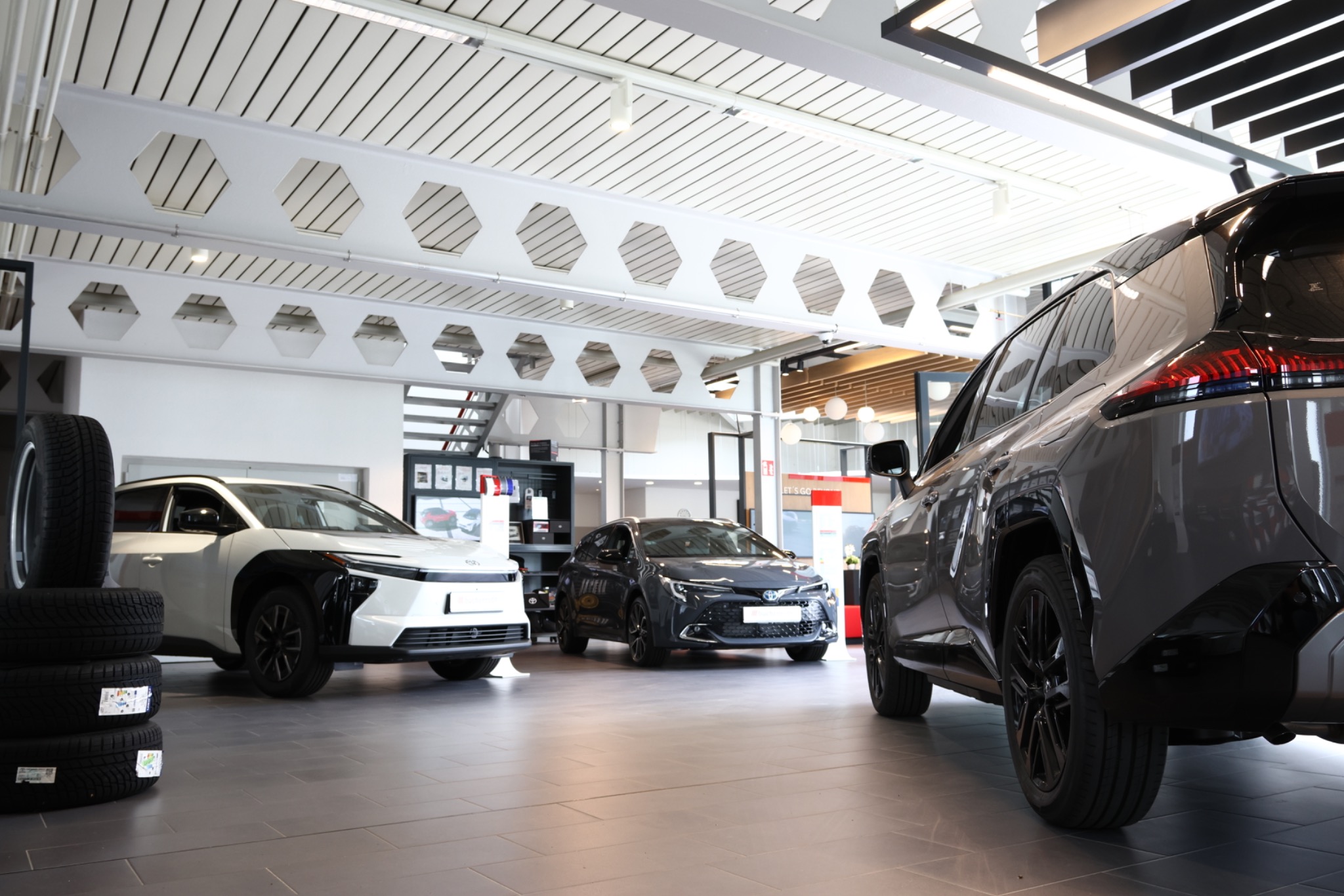 Aufnahme des Verkaufsraums bei Autohaus Stumpf vor der finalen Ausarbeitung